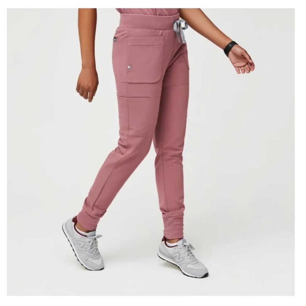 women's Figs Mauve Qua